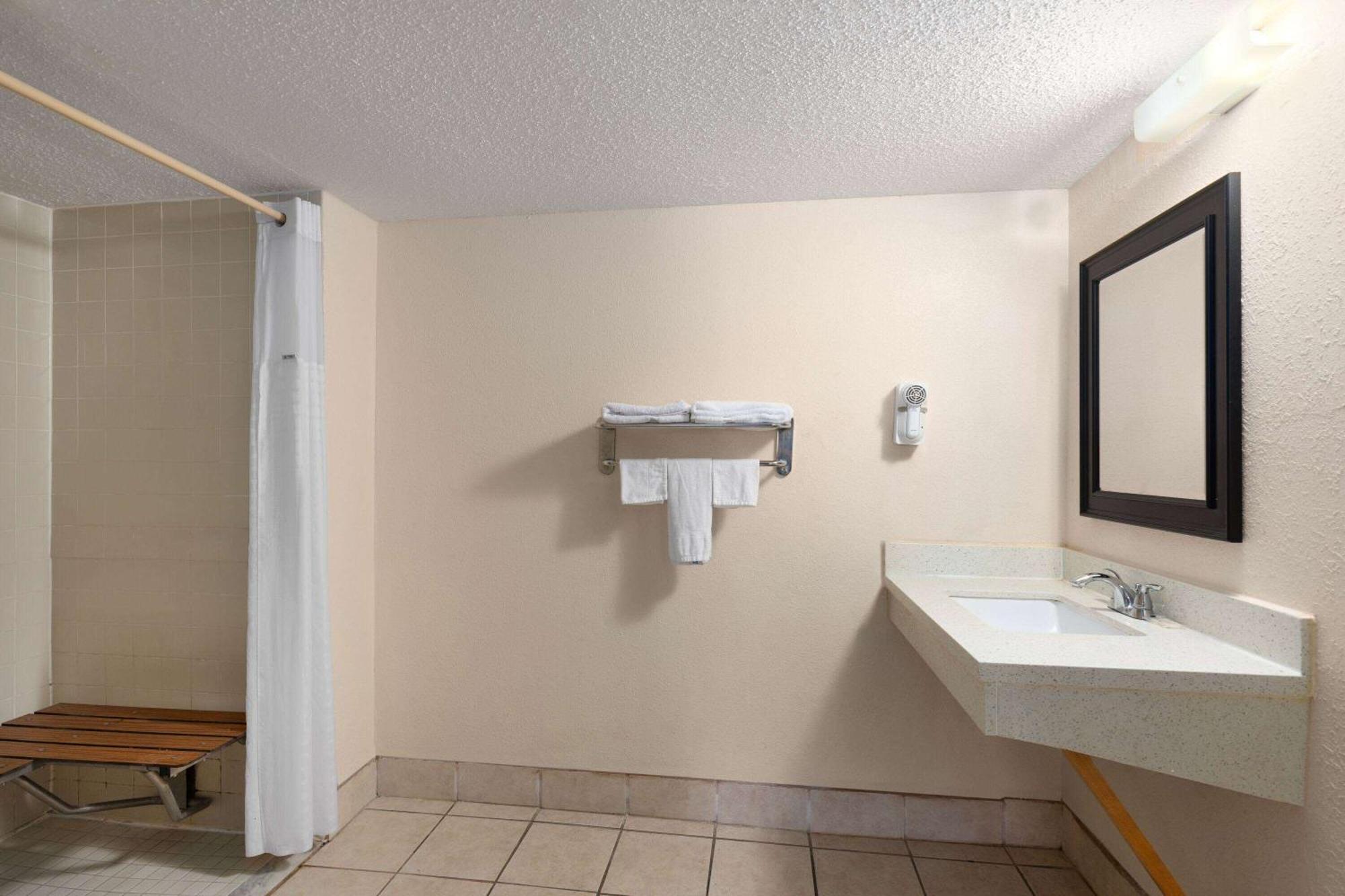 Super 8 By Wyndham Fort Mitchell Cincinnati Area Exterior foto